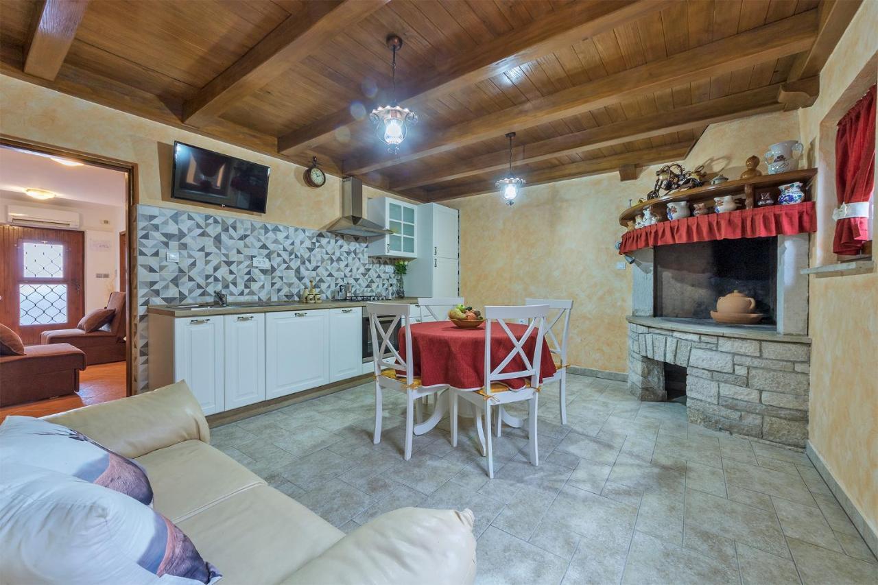 Apartments Tina & Denis Pula Zewnętrze zdjęcie