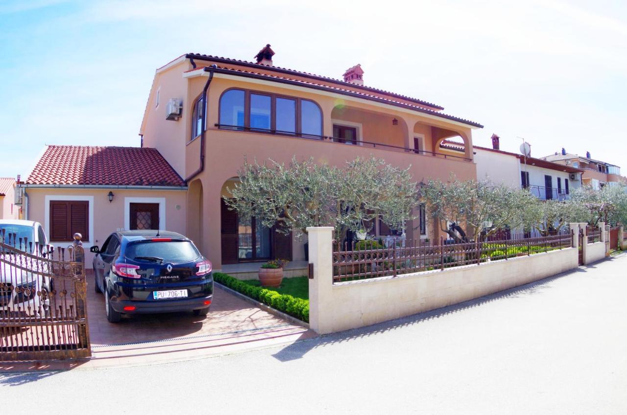 Apartments Tina & Denis Pula Zewnętrze zdjęcie